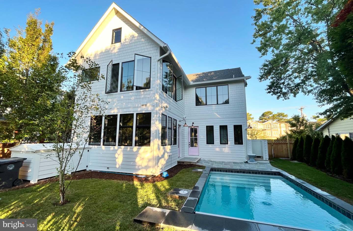 COUNTRY CLUB ESTATES - Residential