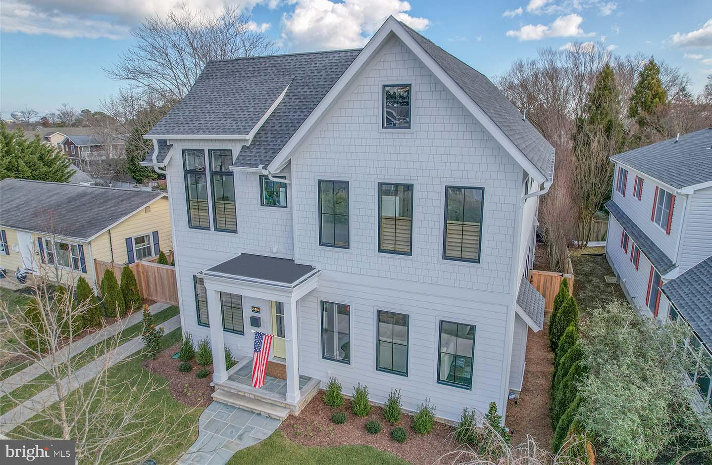 COUNTRY CLUB ESTATES - Residential