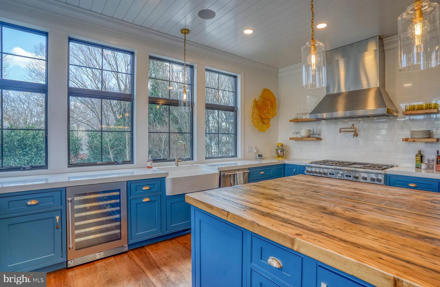 COUNTRY CLUB ESTATES - Residential