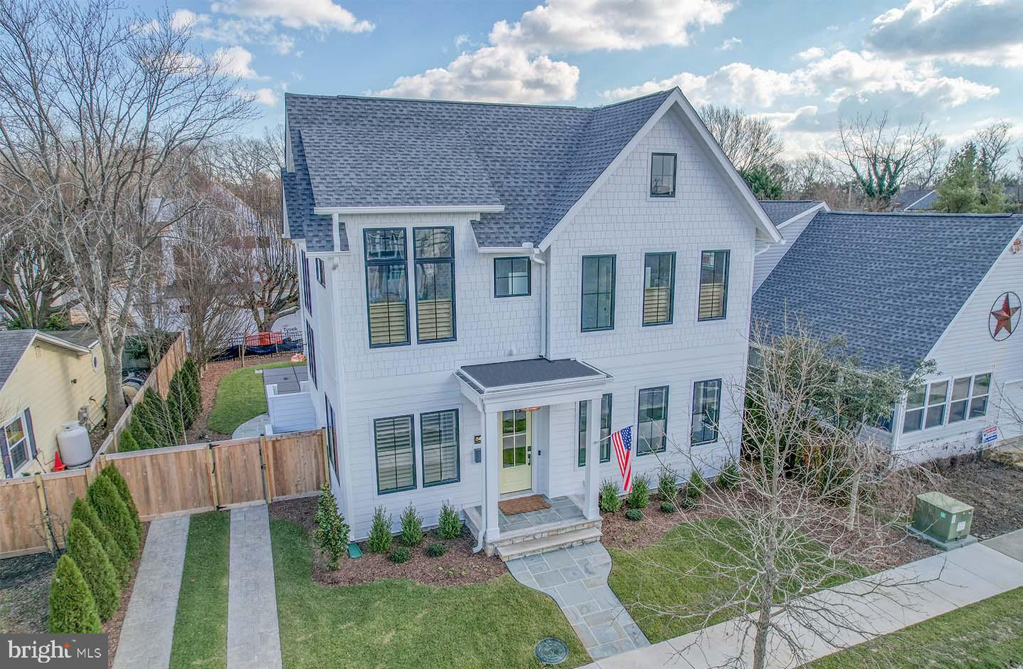 COUNTRY CLUB ESTATES - Residential