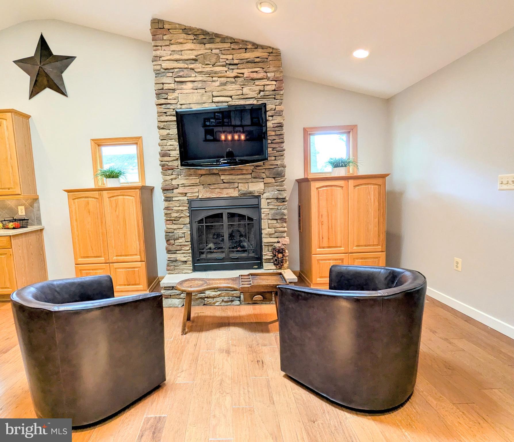 717 CLOVERFIELDS DRIVE