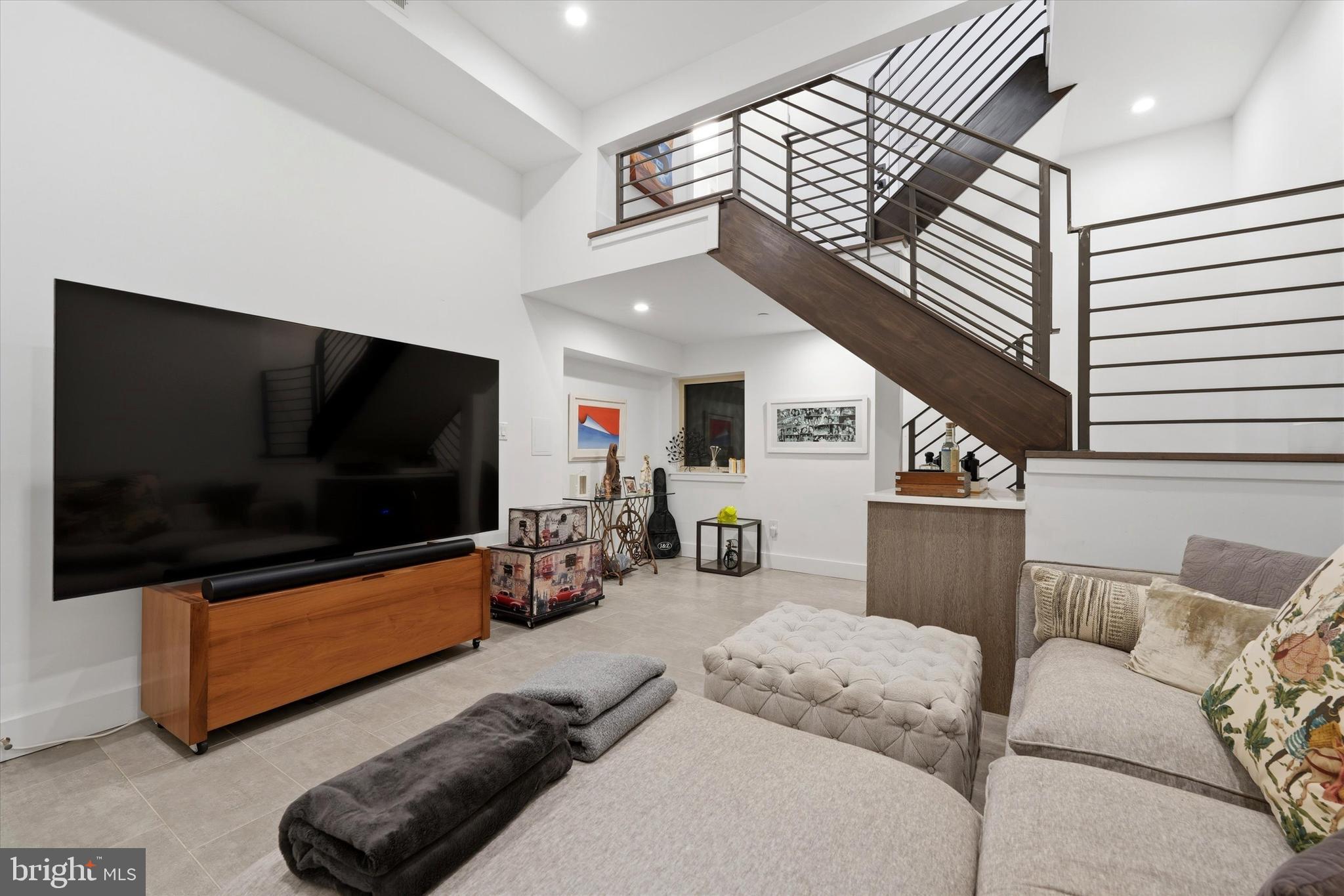 POINT BREEZE - Residential