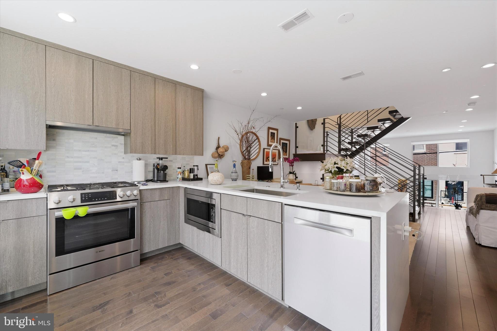 POINT BREEZE - Residential