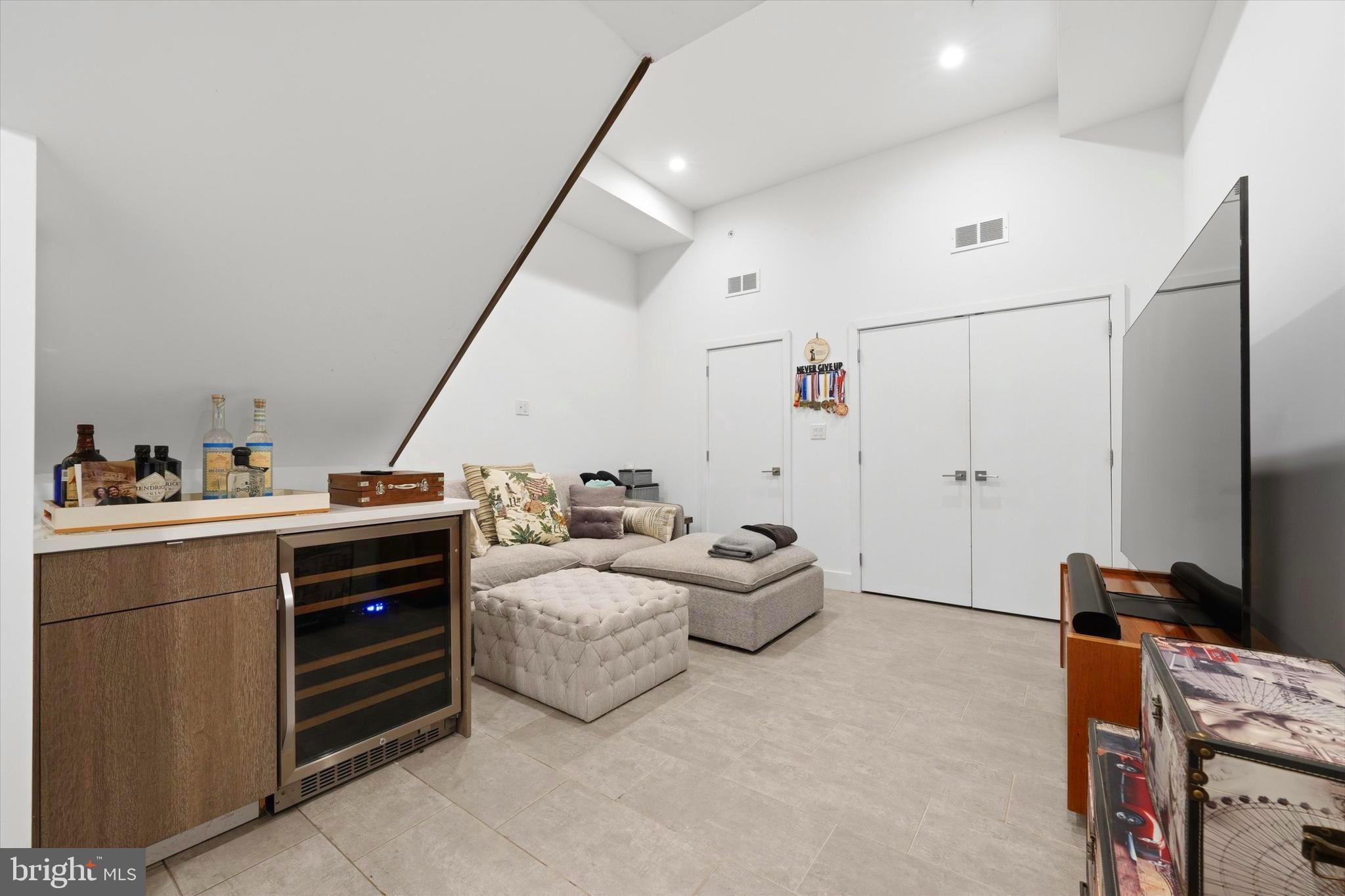 POINT BREEZE - Residential