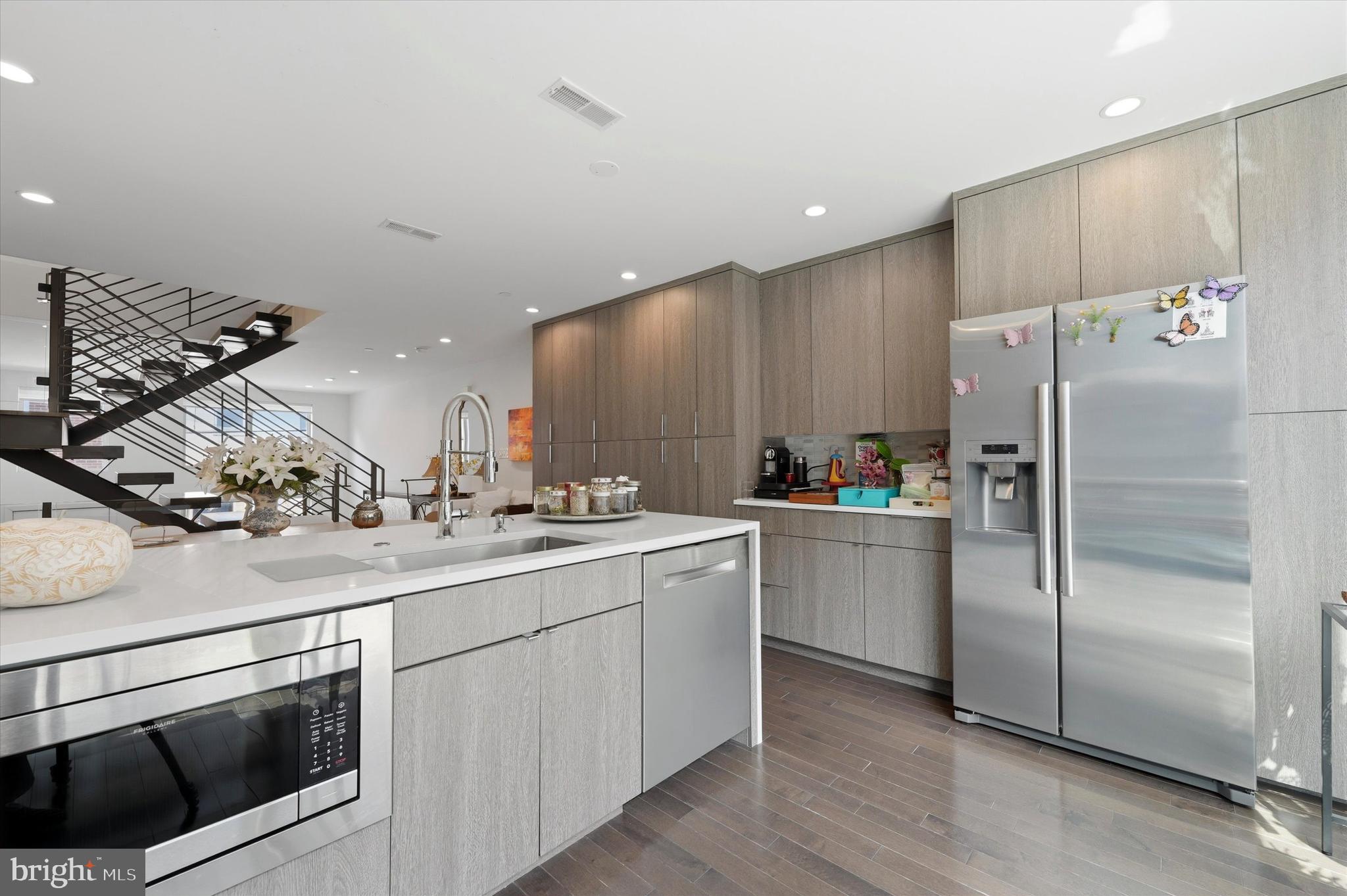 POINT BREEZE - Residential