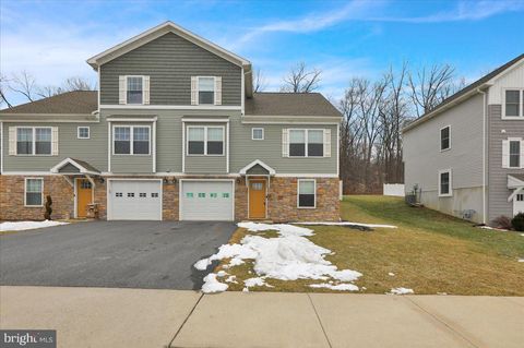 422 SMOKERING DRIVE ROBESONIA PA 19551