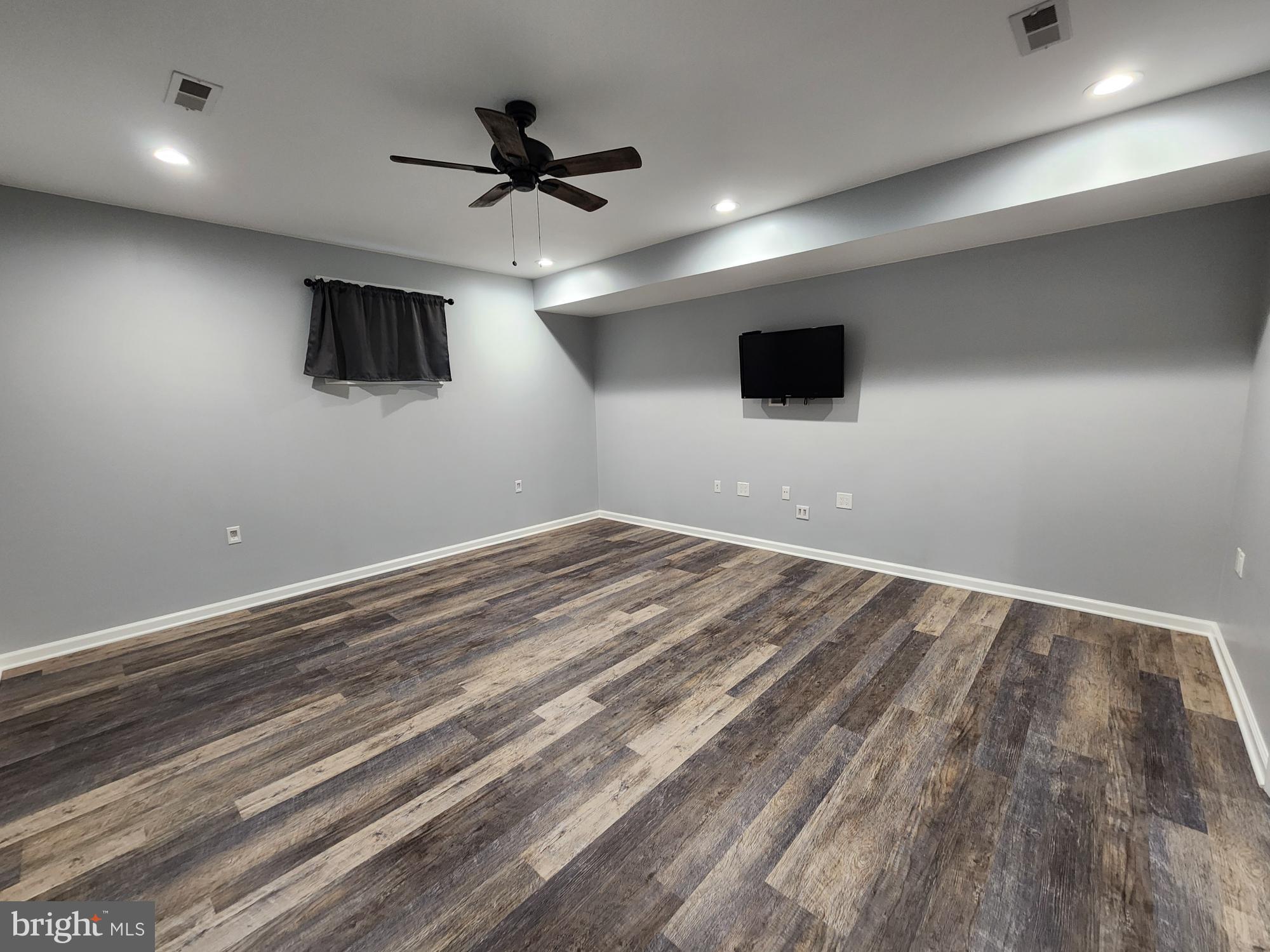 PEMBROKE GROVE - Residential