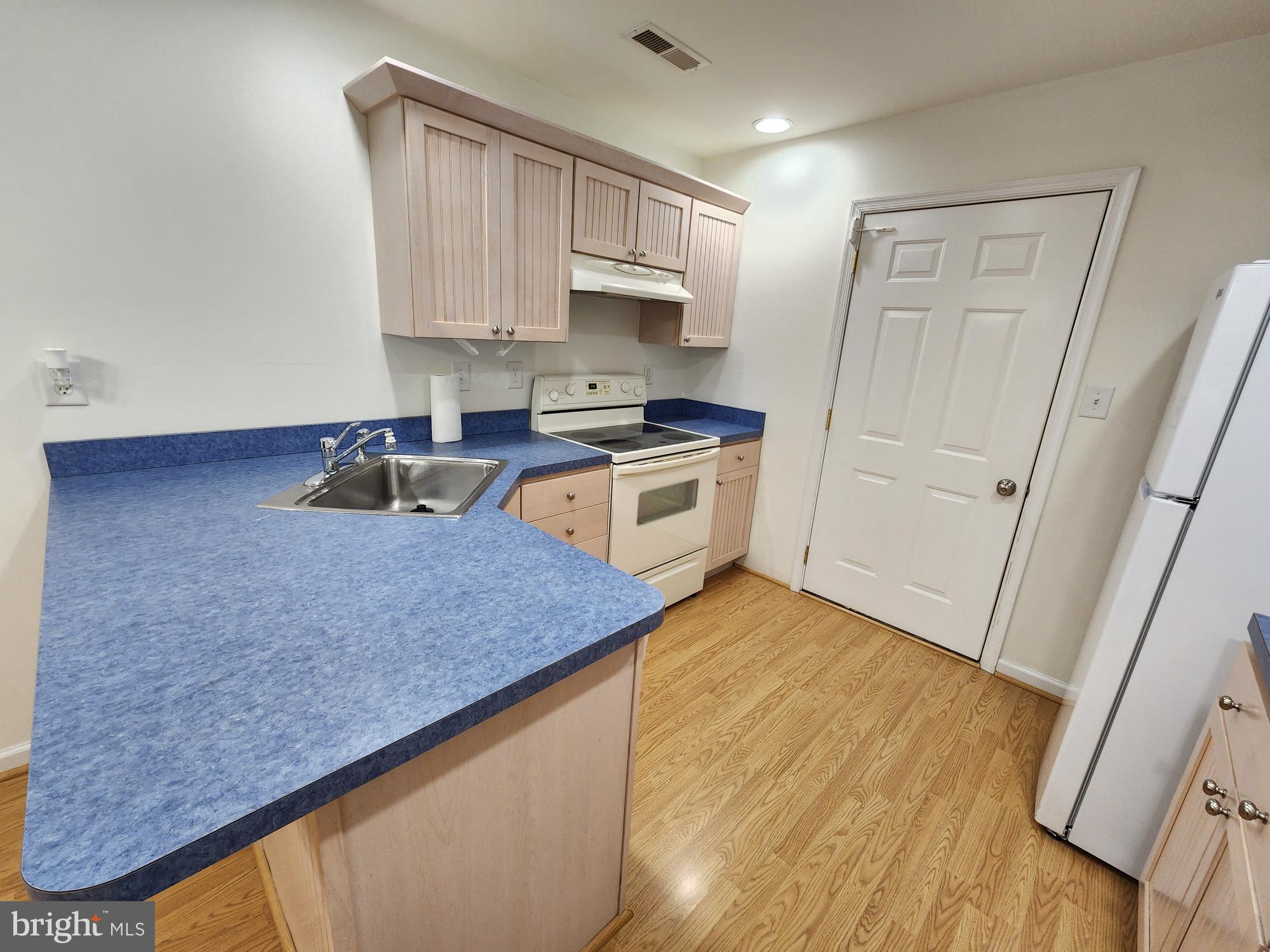 PEMBROKE GROVE - Residential