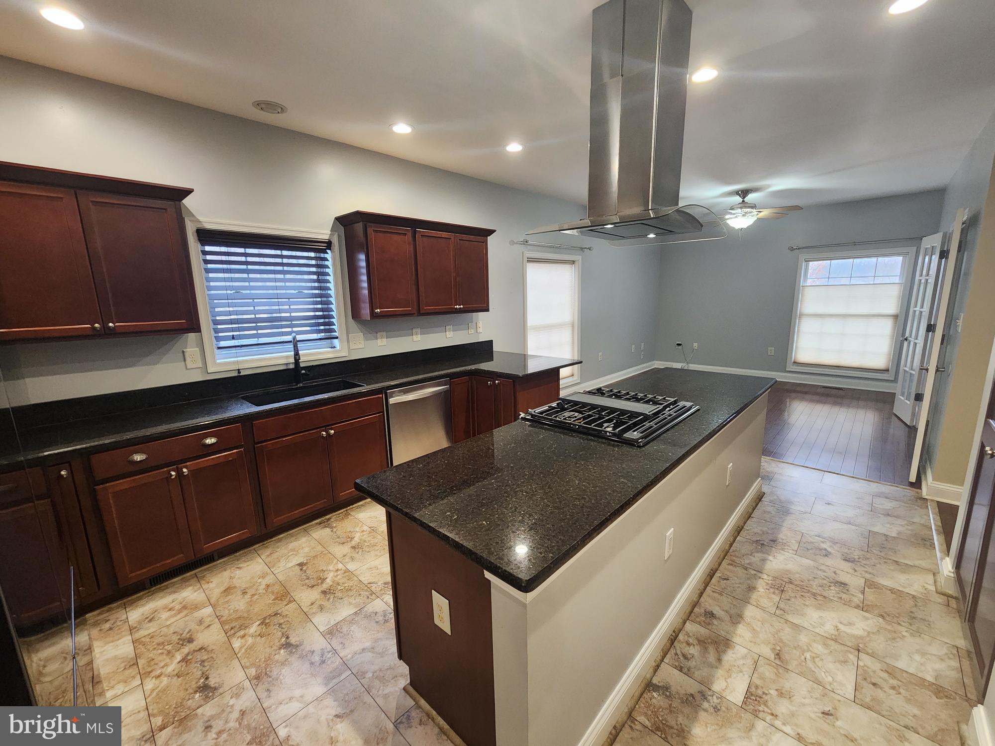 PEMBROKE GROVE - Residential