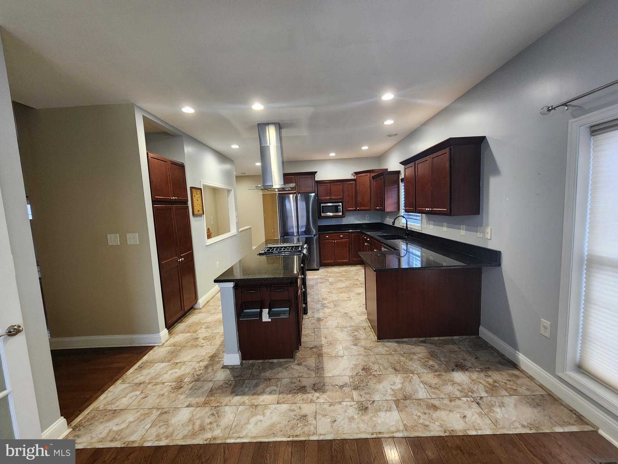 PEMBROKE GROVE - Residential