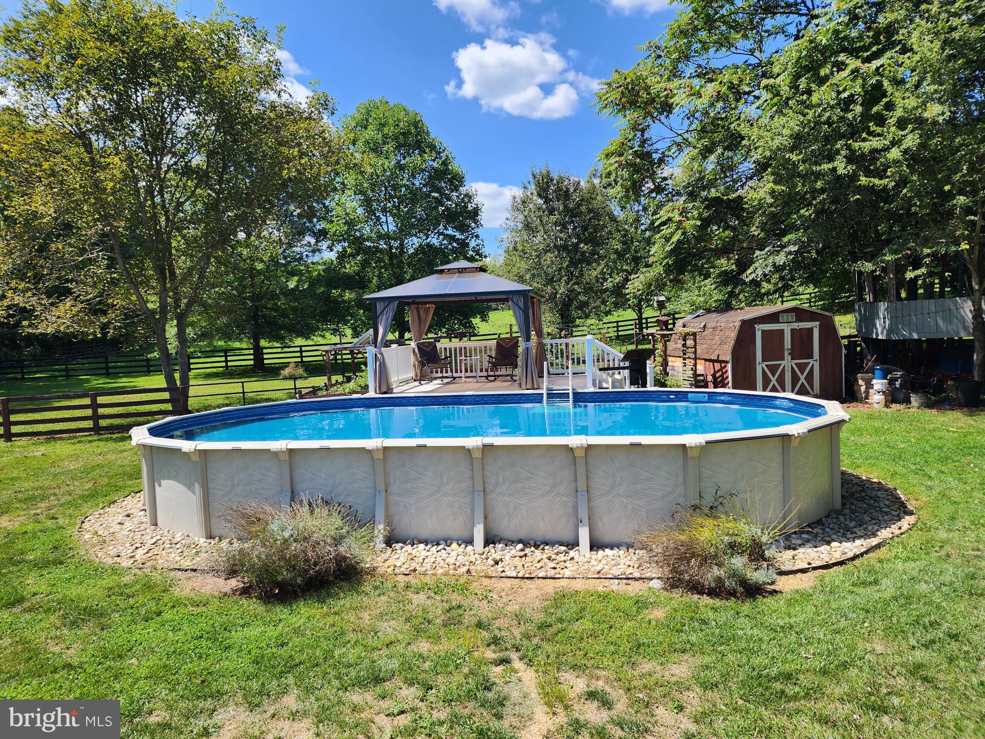 PEMBROKE GROVE - Residential