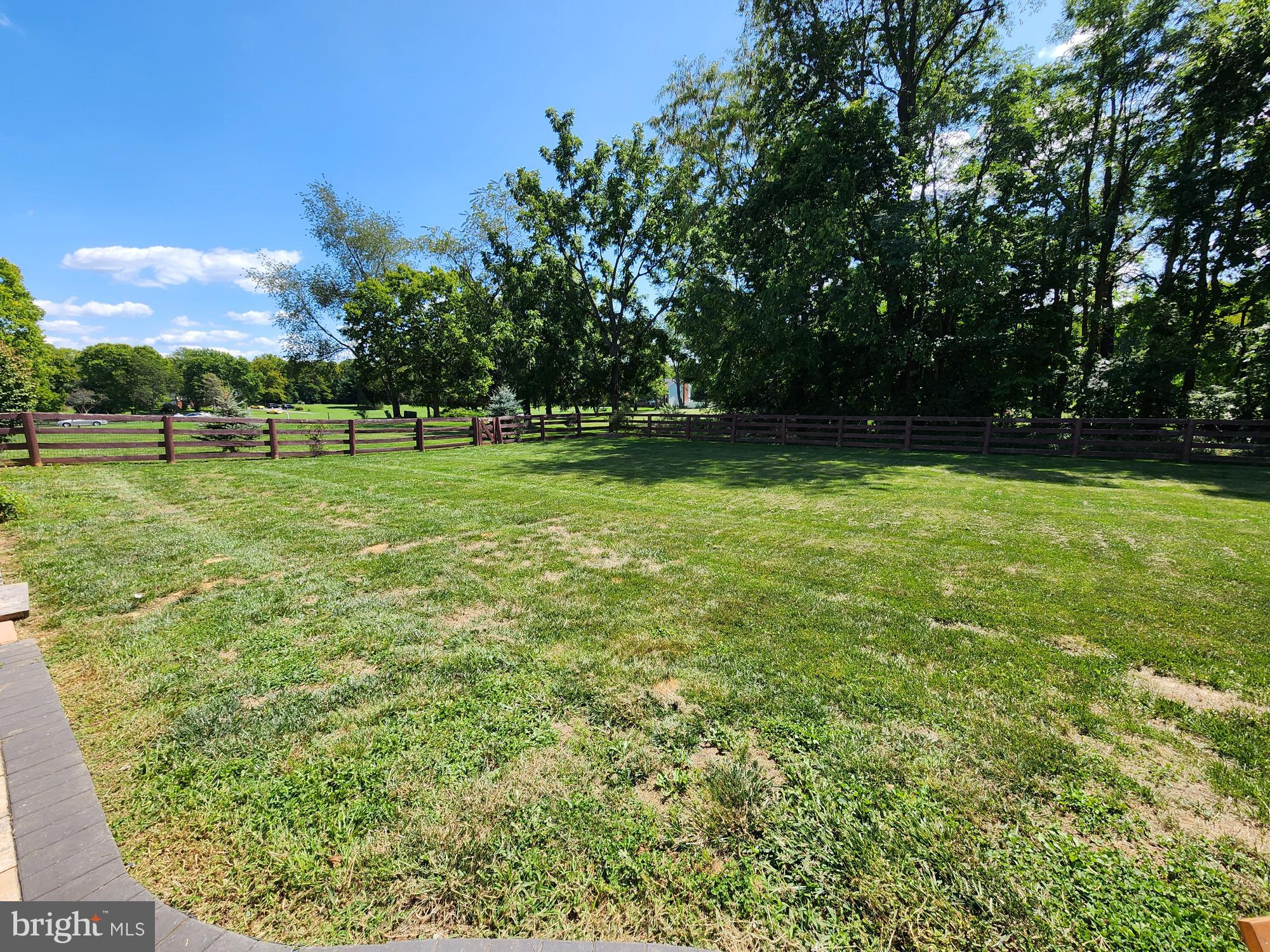 PEMBROKE GROVE - Residential