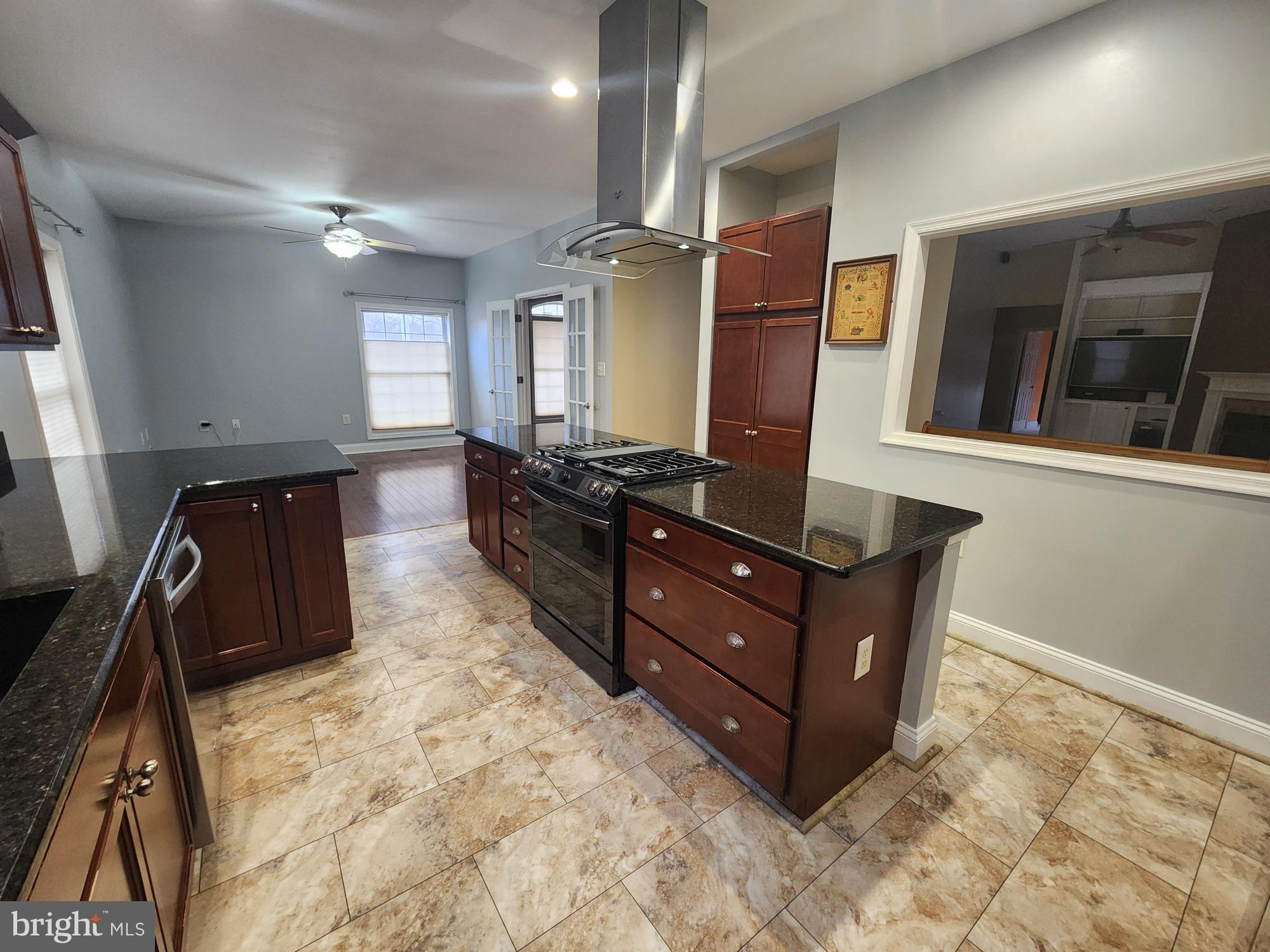 PEMBROKE GROVE - Residential