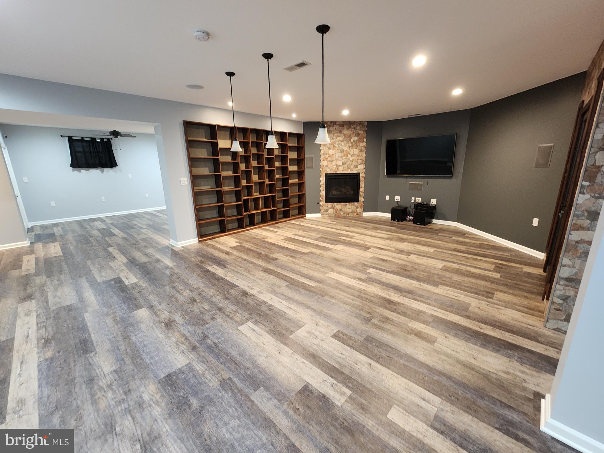 PEMBROKE GROVE - Residential