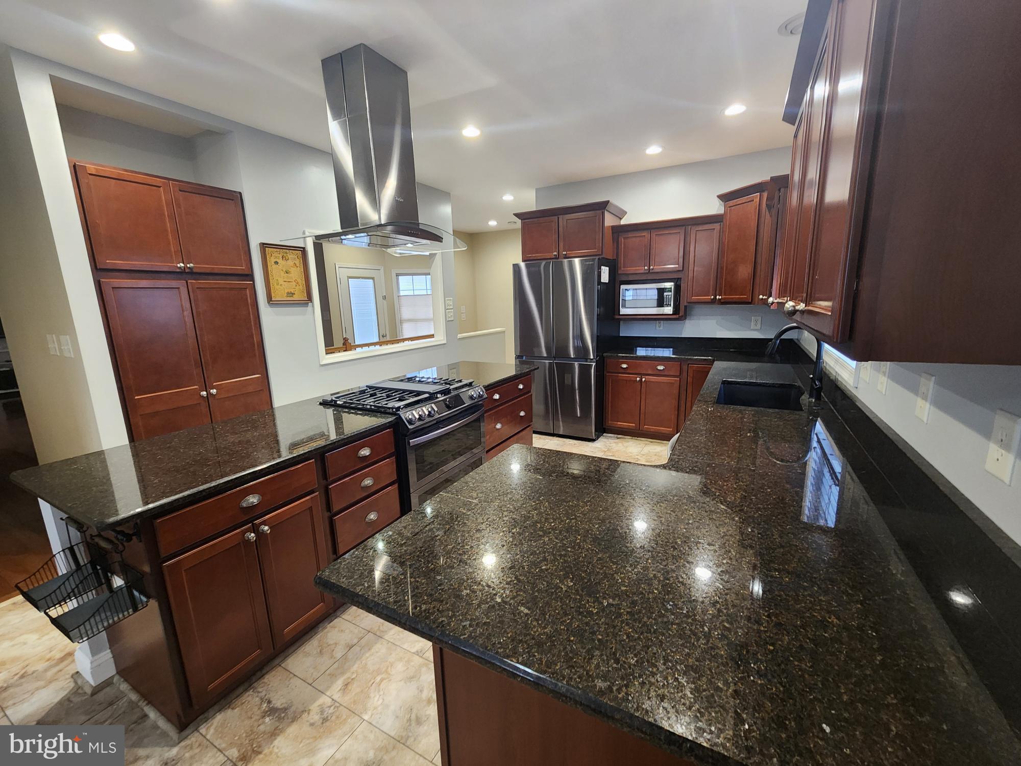 PEMBROKE GROVE - Residential