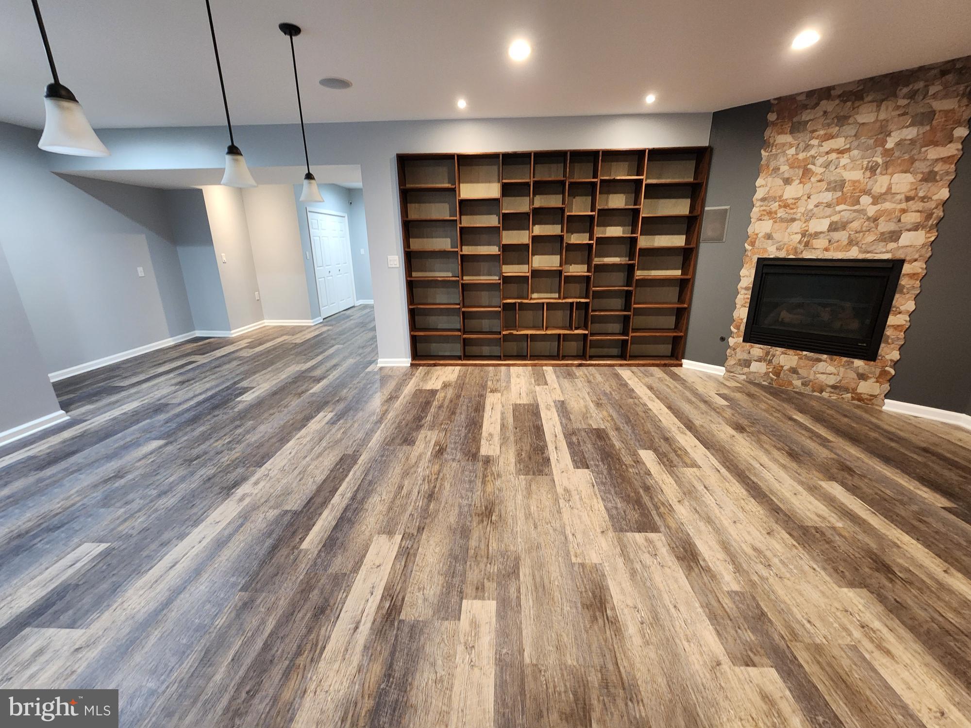 PEMBROKE GROVE - Residential