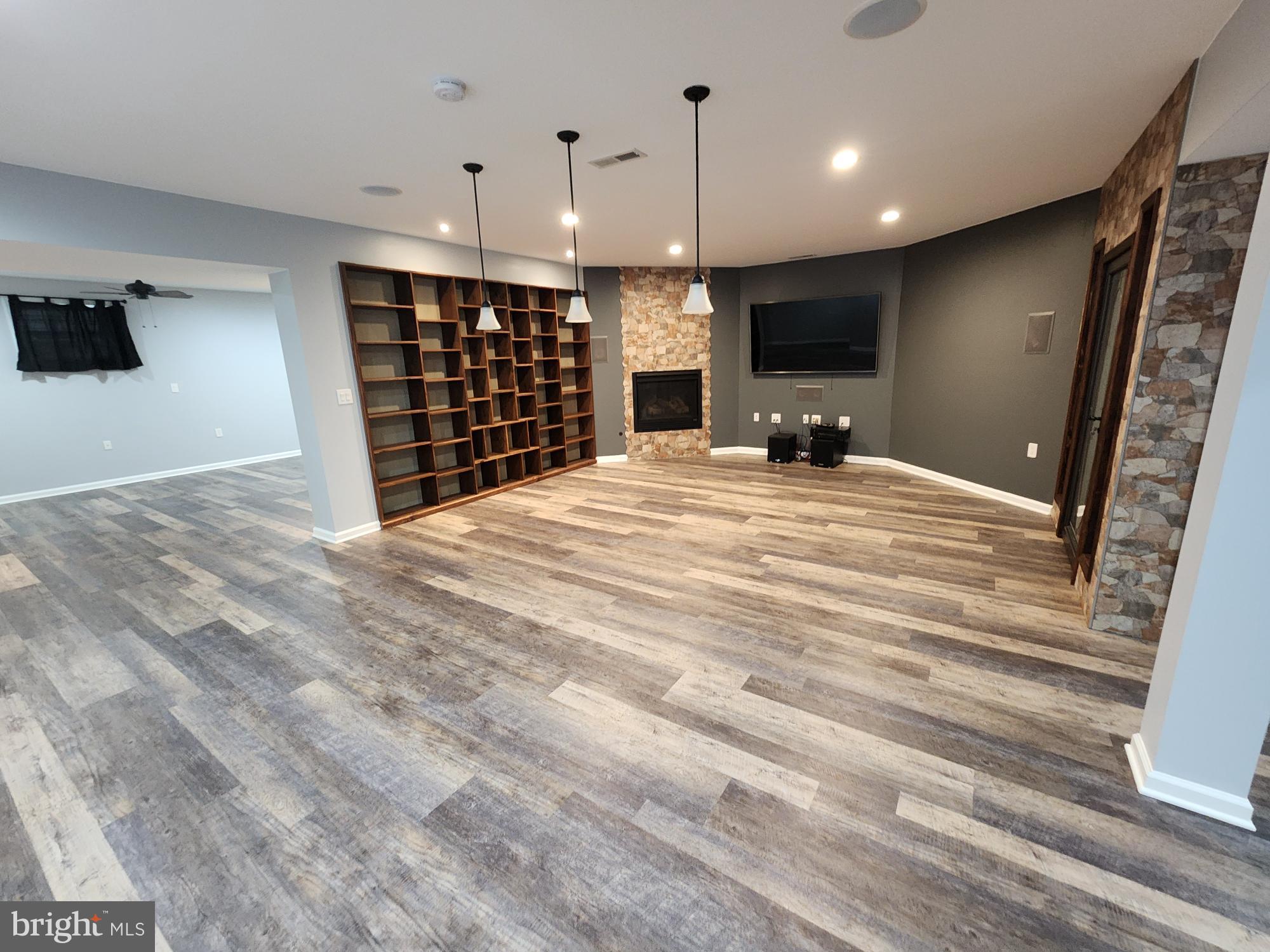 PEMBROKE GROVE - Residential