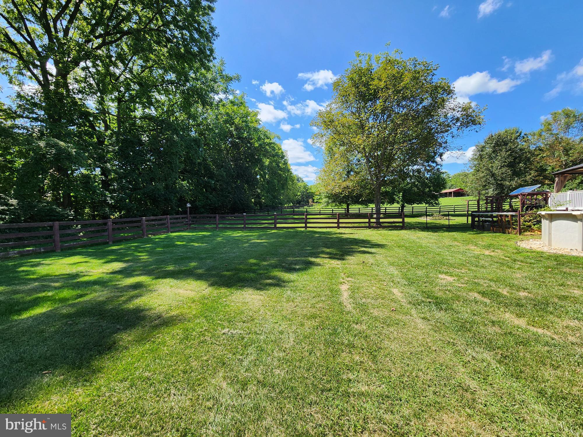 PEMBROKE GROVE - Residential