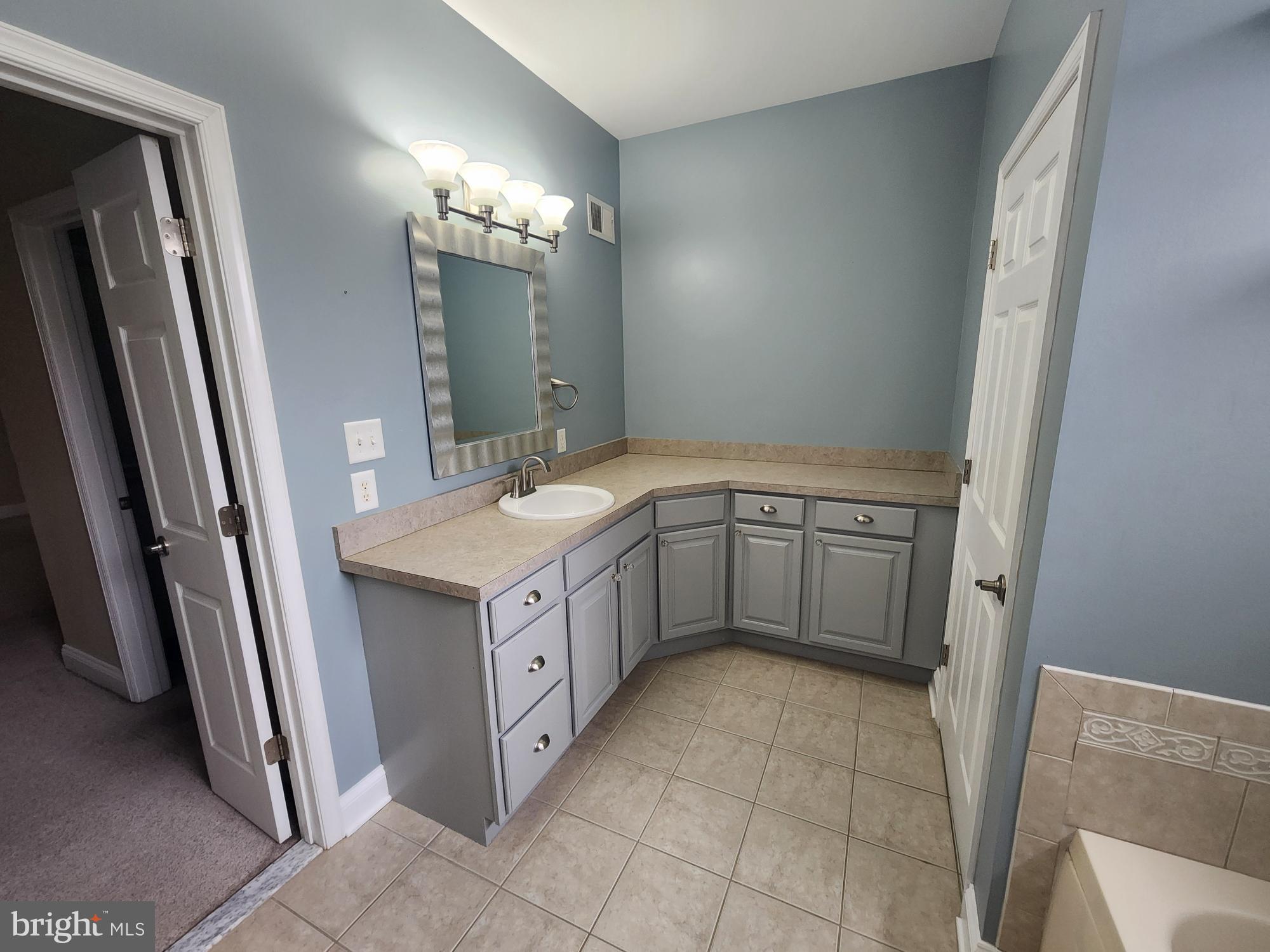 PEMBROKE GROVE - Residential