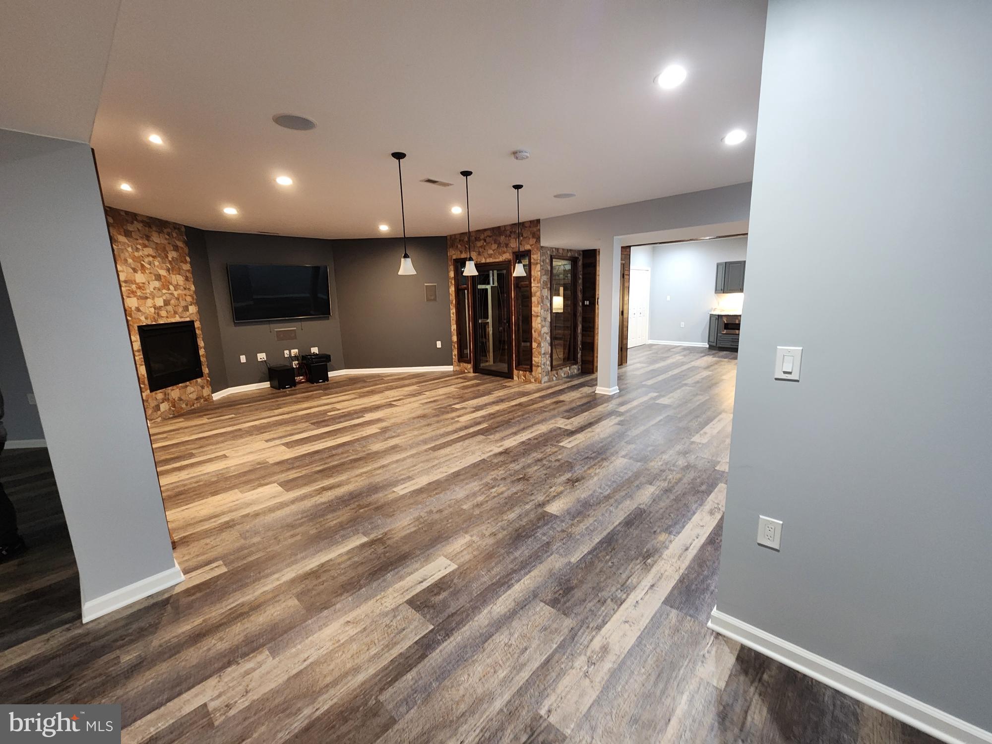 PEMBROKE GROVE - Residential