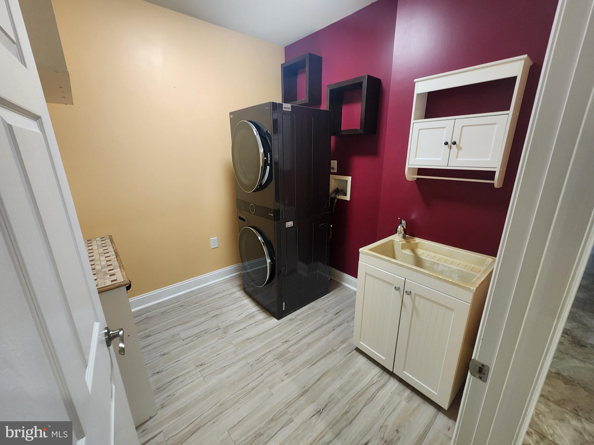 PEMBROKE GROVE - Residential