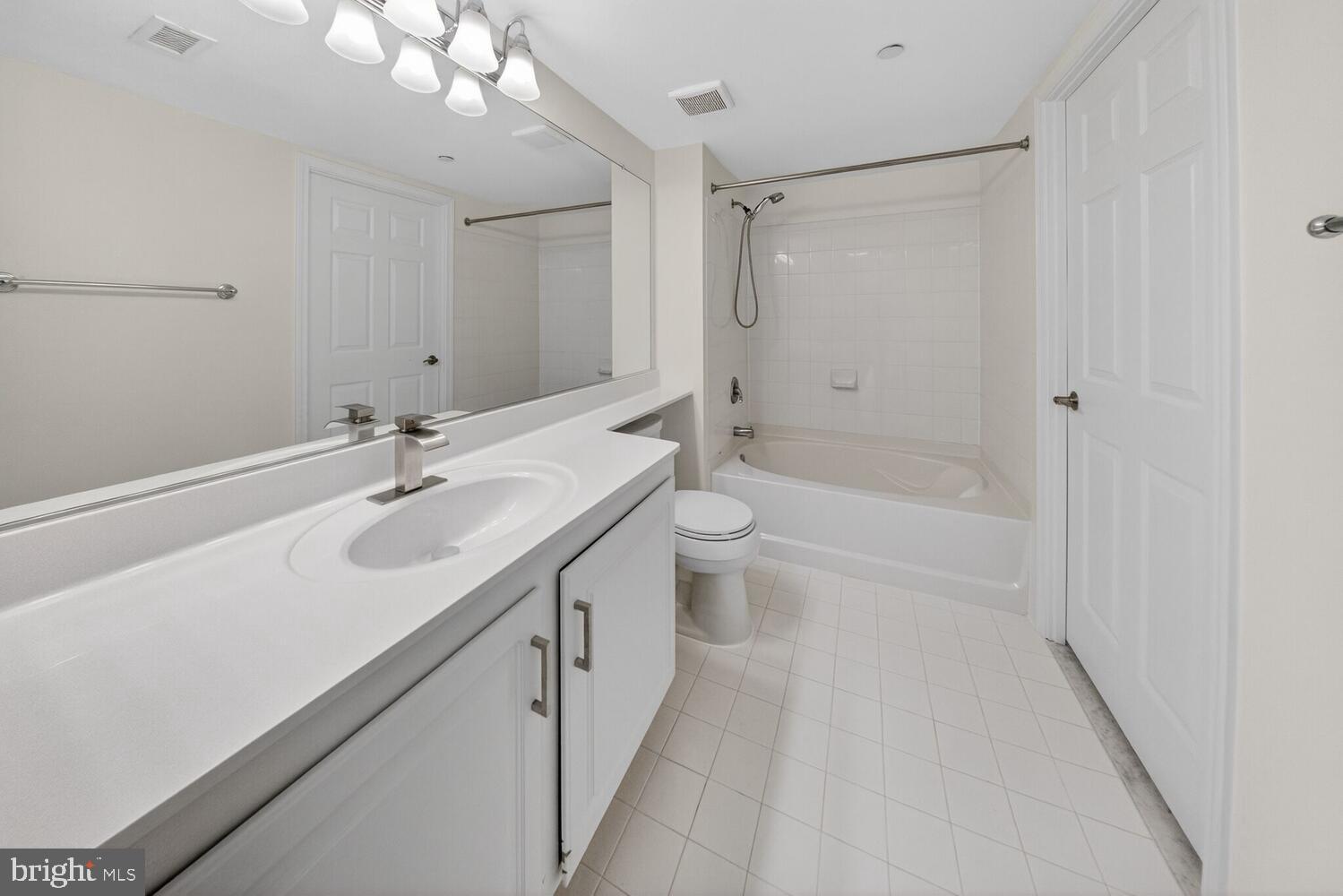 GALLERY AT WHITE FLINT - Residential