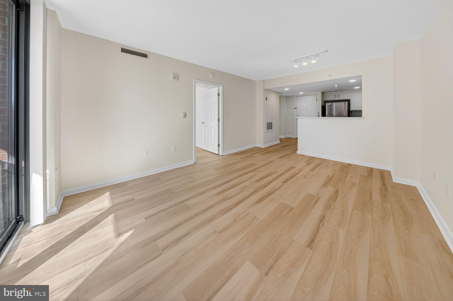 GALLERY AT WHITE FLINT - Residential