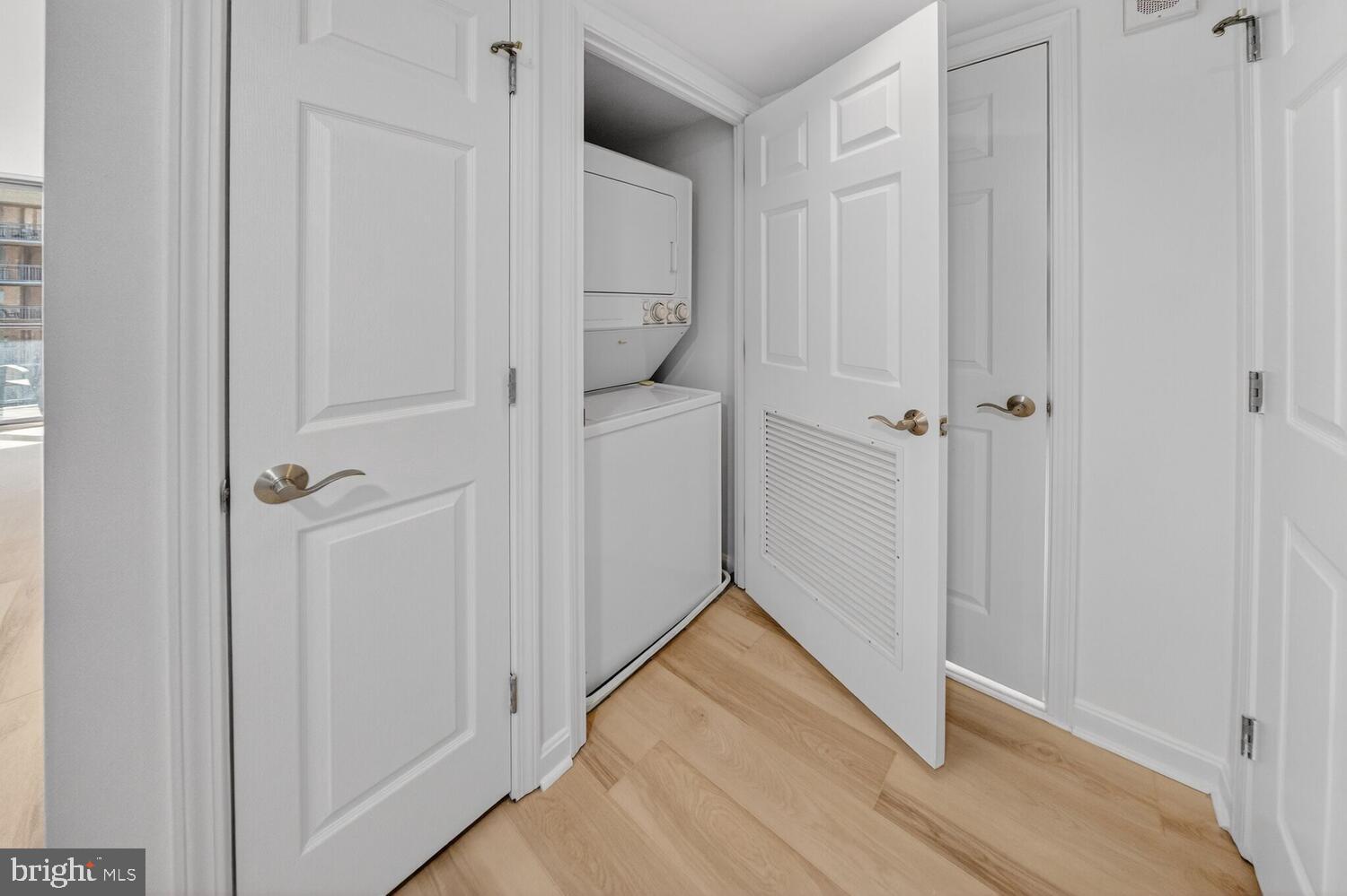 GALLERY AT WHITE FLINT - Residential