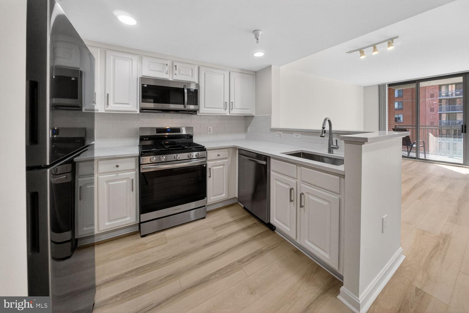 GALLERY AT WHITE FLINT - Residential