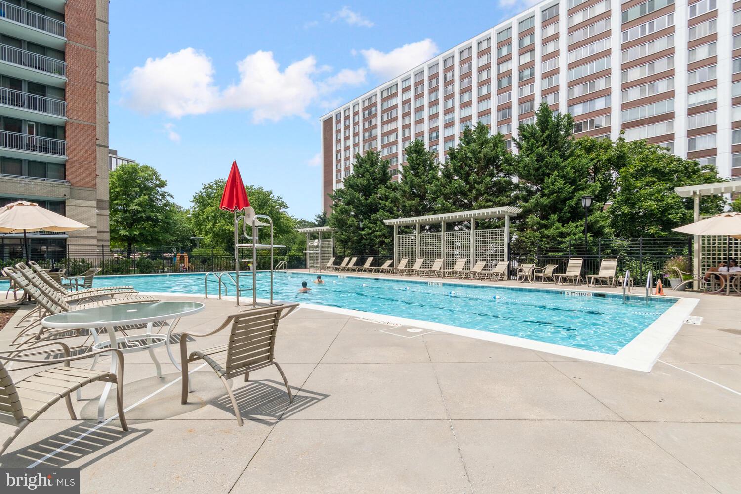 GALLERY AT WHITE FLINT - Residential