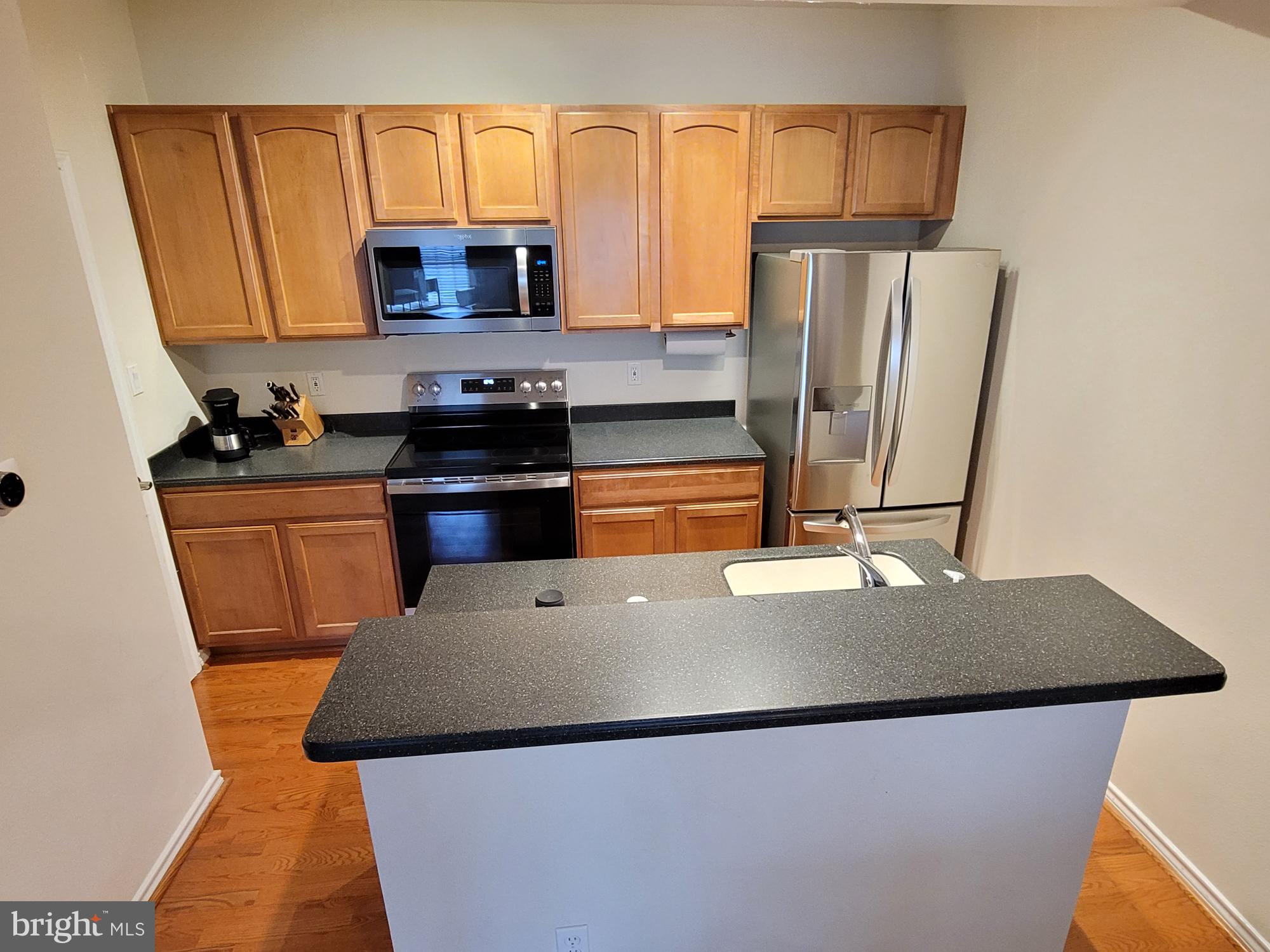 PENDERBROOK SQUARE CONDOMINIUMS - Residential Lease