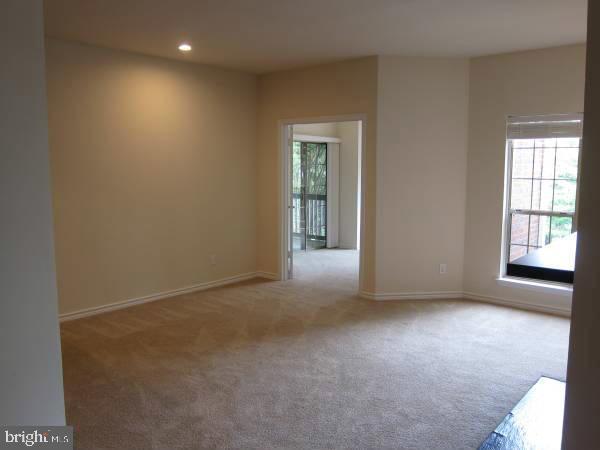 PENDERBROOK SQUARE CONDOMINIUMS - Residential Lease