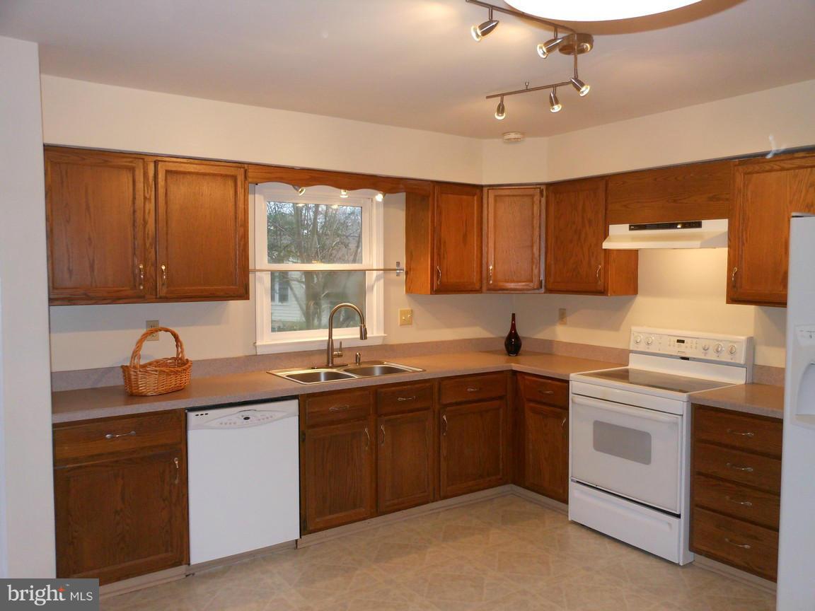 LAKE RIDGE - Residential Lease