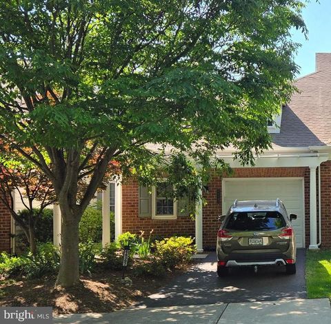 Photo of 44397 Oakmont Manor Square, ASHBURN, VA 20147 (MLS # VALO2126020)