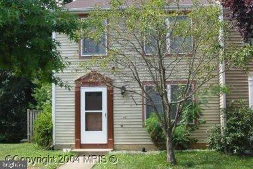 Well maintained, 3 br2ba , 2 level townhouse in Mt. Vernon.  Recently updated with luxury vinyl flooring on the main level and carpet upstairs. Newer windows. Wood paneled walls.  Roof replaced 2023. Home in good condition but selling as is. Vacant. Please call lister with any questions.