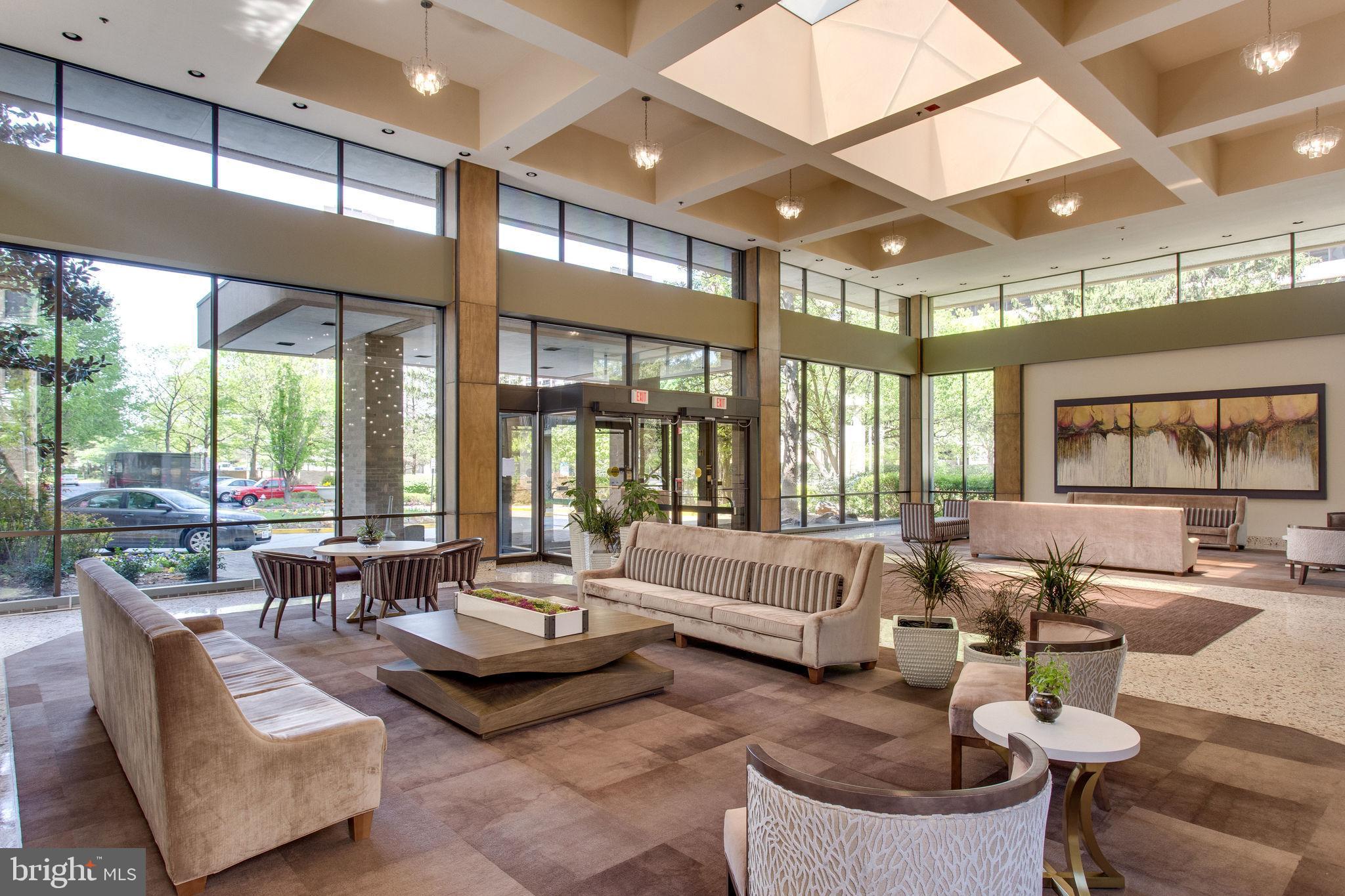 SKYLINE HOUSE - Residential