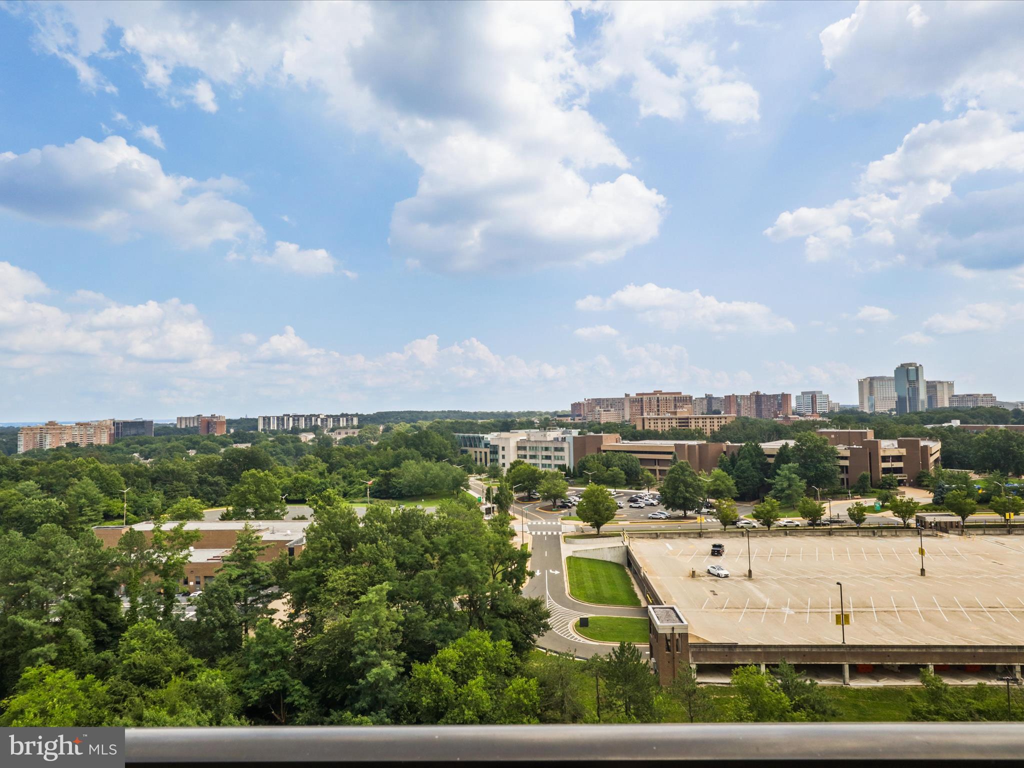 SKYLINE HOUSE - Residential