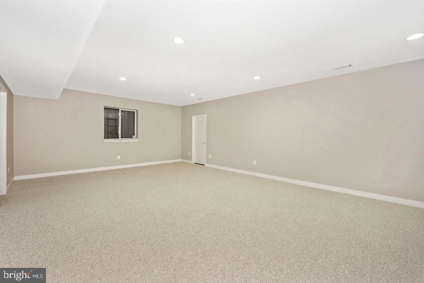 URBANA HIGHLANDS - Residential Lease