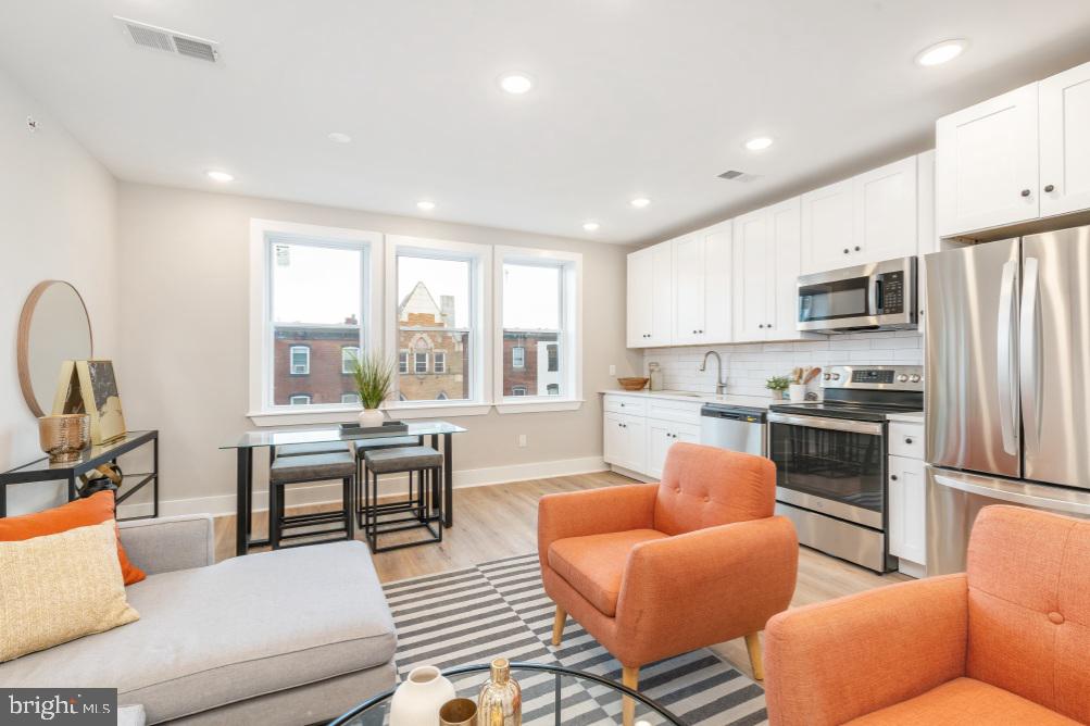 2825 W GIRARD AVENUE UNIT 301