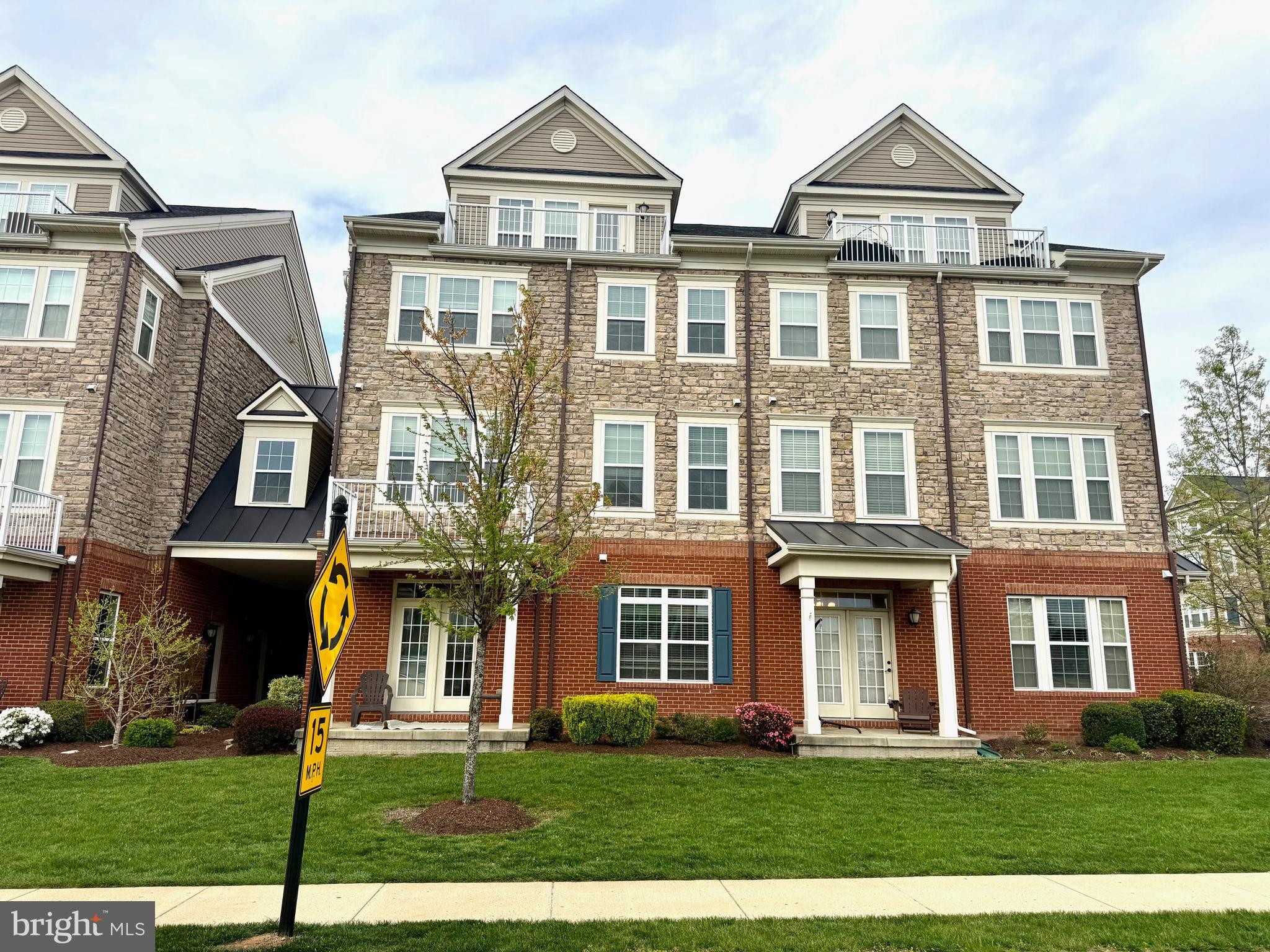 42593 SUNSET RIDGE SQUARE