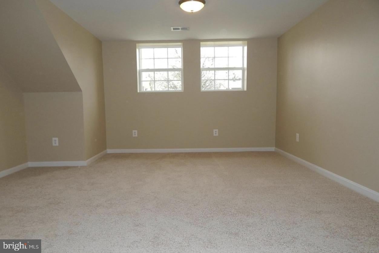 10155 TUCKER LANE