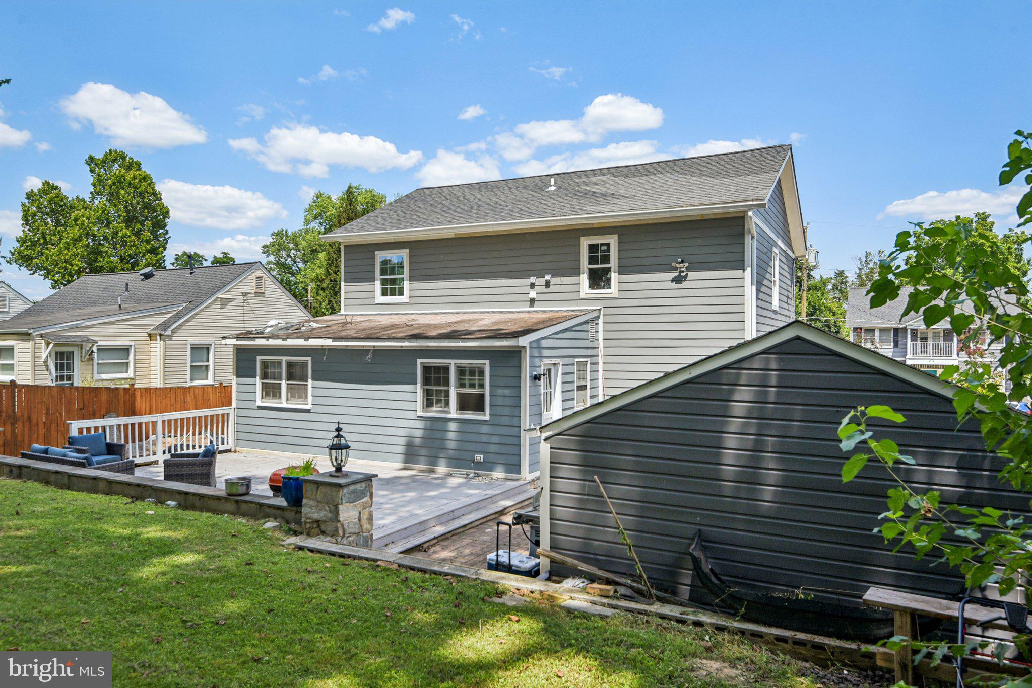 WEST LAWN - Residential