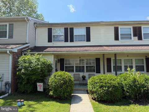 Townhouse For Rent - 5 Brighton Court<br/> DOWNINGTOWN, PA 19335