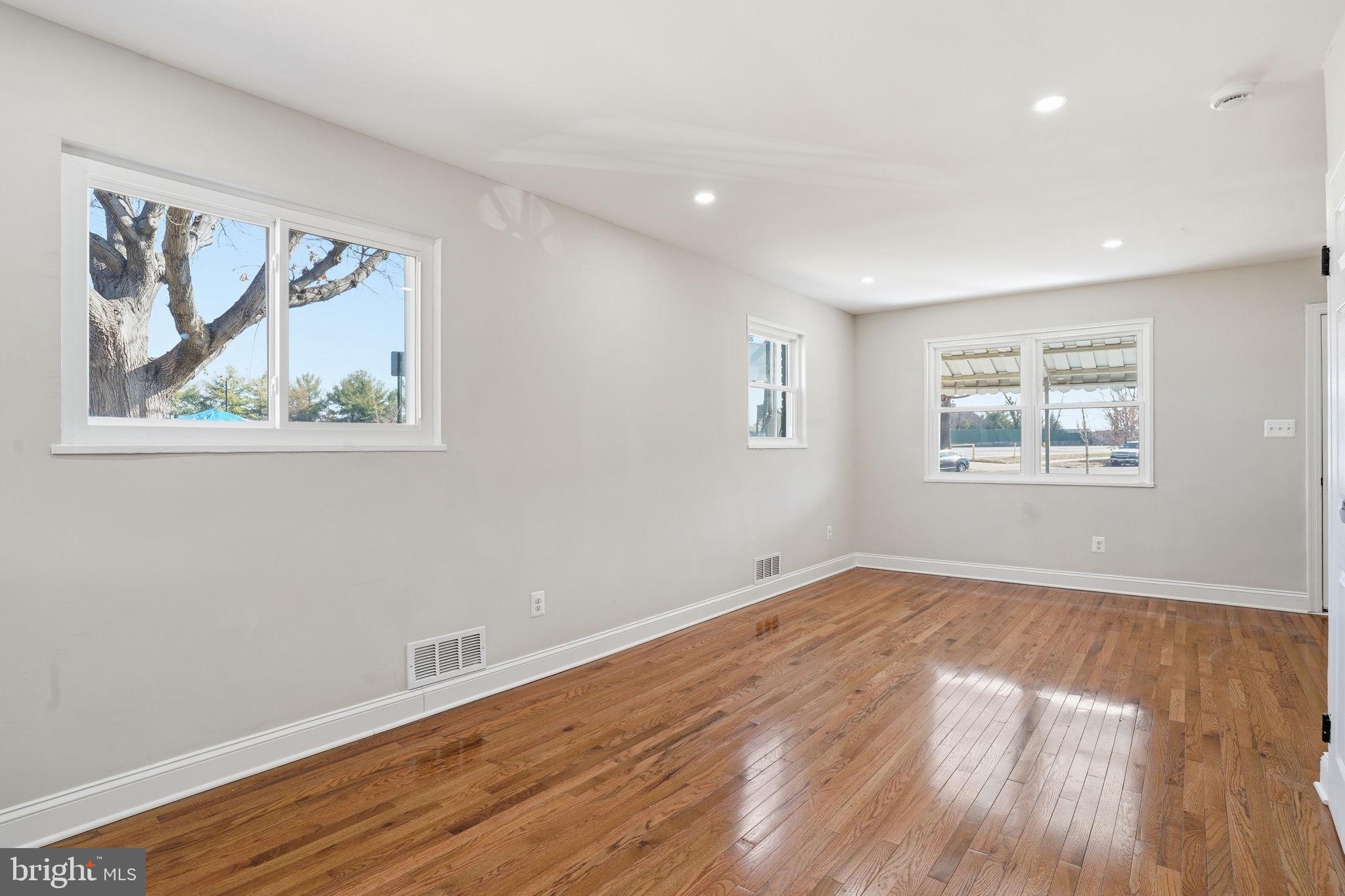 RIGGS PARK - Residential