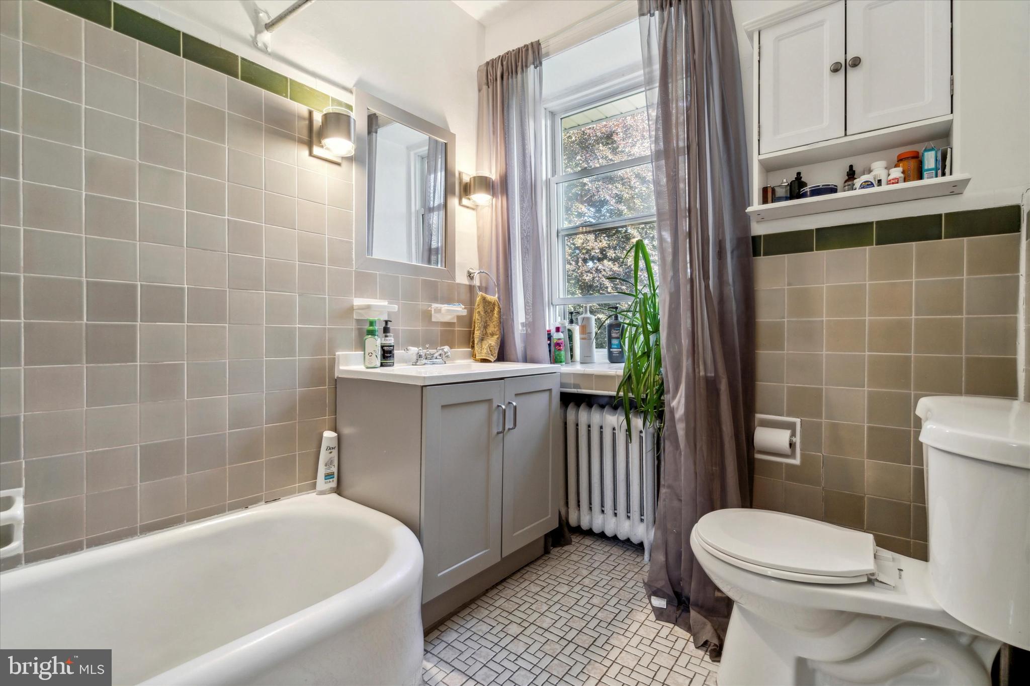 EAST OAK LANE - Residential