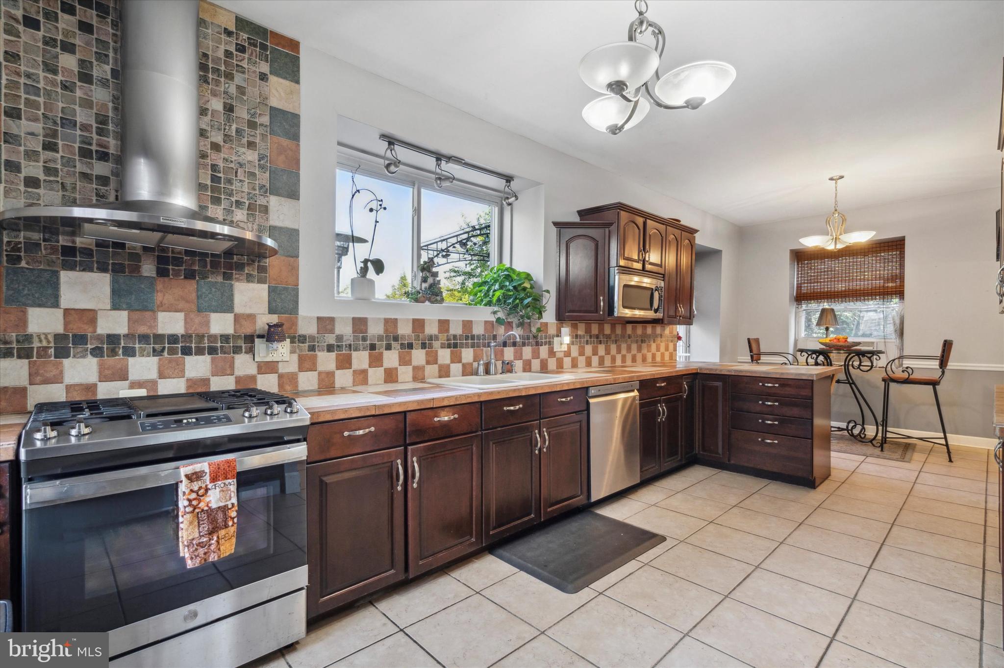 EAST OAK LANE - Residential