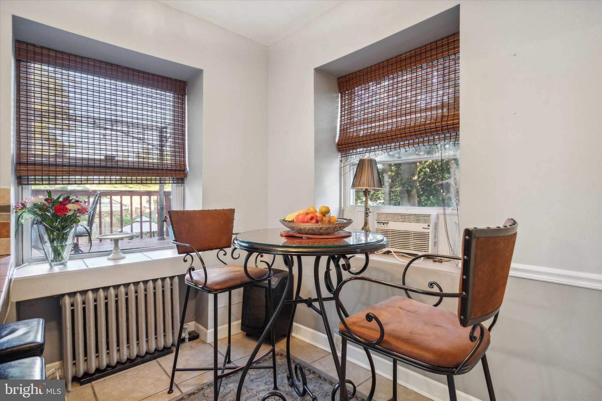 EAST OAK LANE - Residential