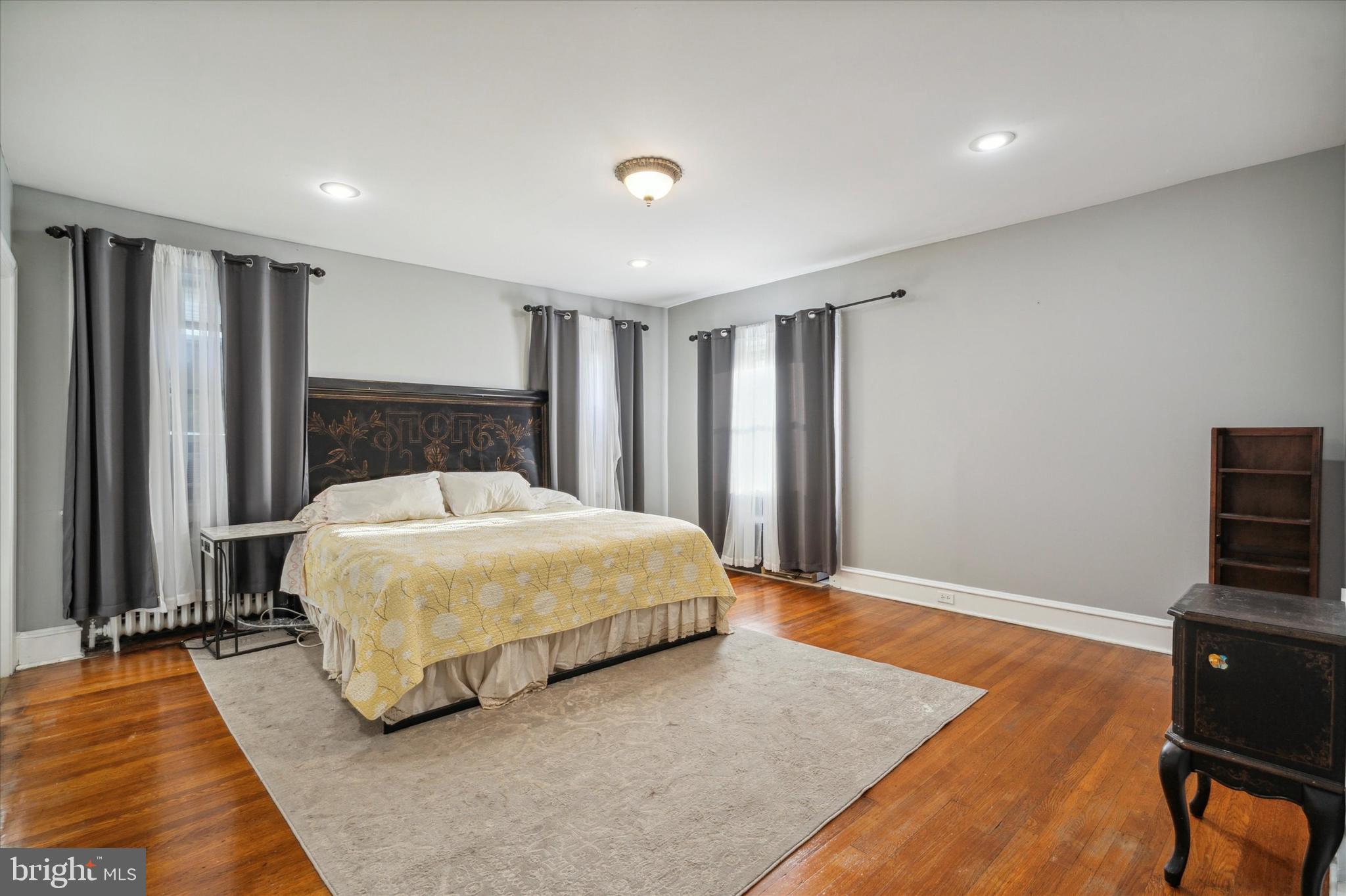 EAST OAK LANE - Residential