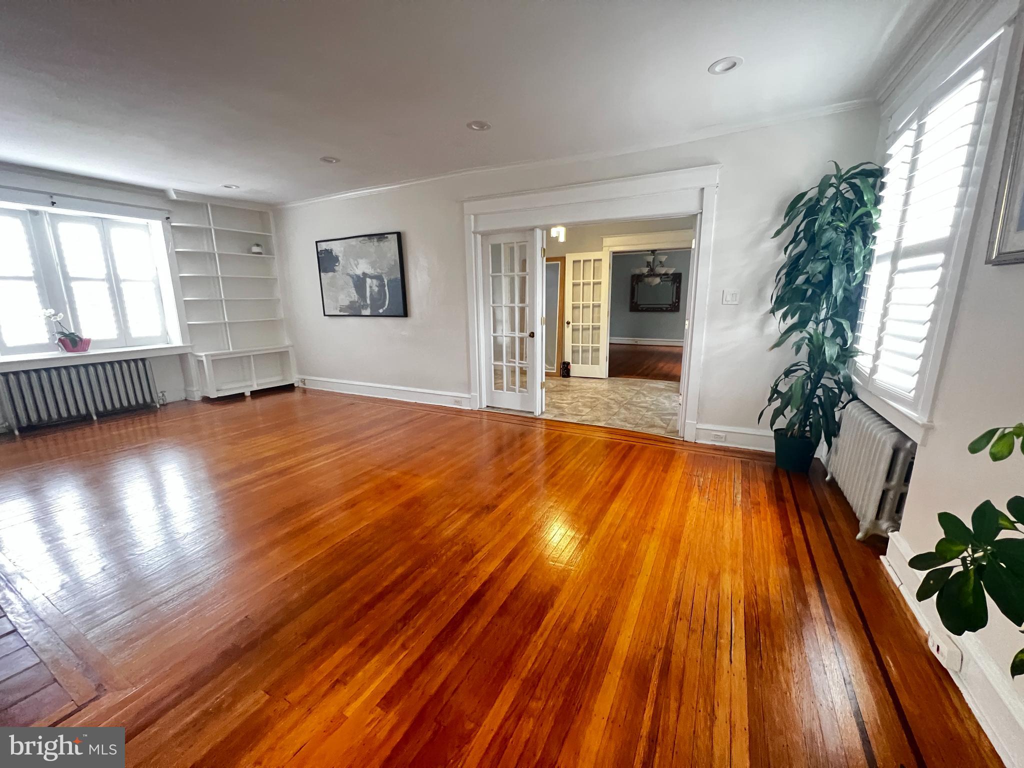 EAST OAK LANE - Residential