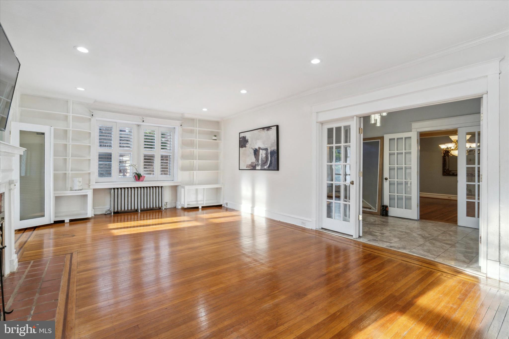 EAST OAK LANE - Residential